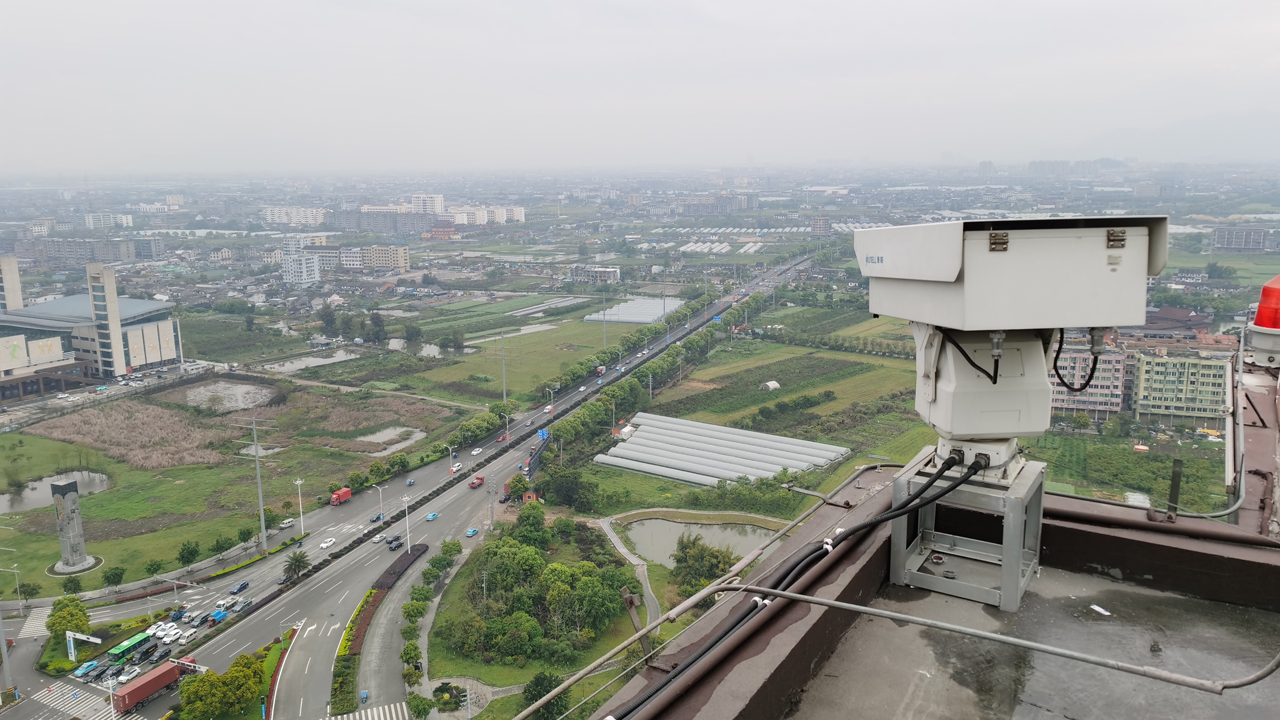 360° 全景监控和灵活的 PT 控制